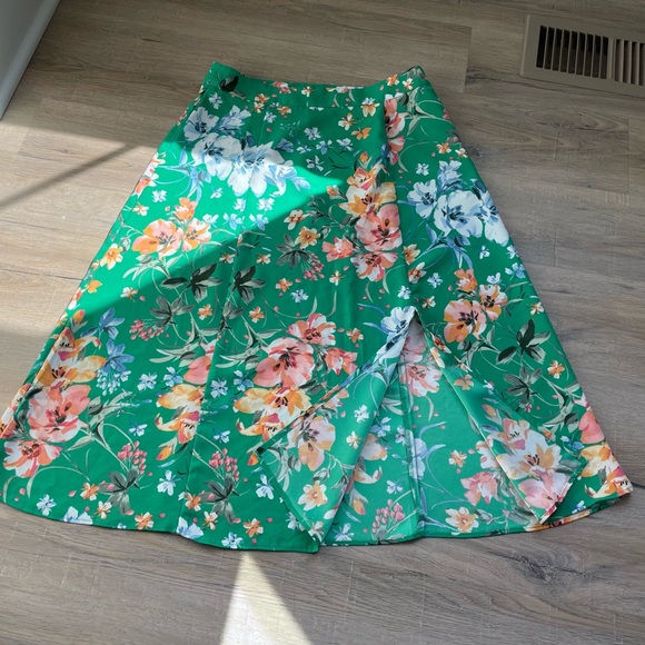 Loft NWT Floral Fluid Midi Skirt - Picture 7 of 7